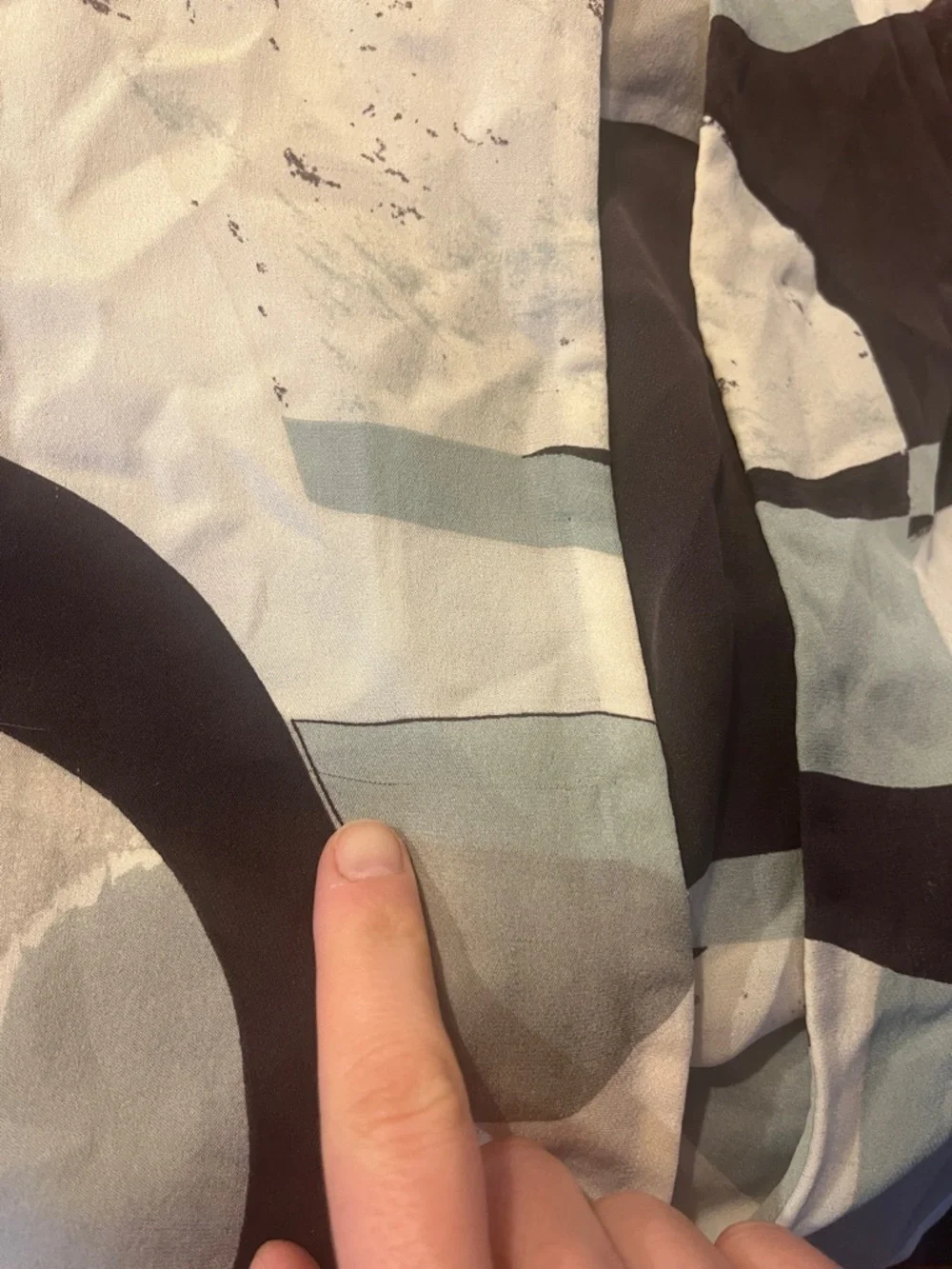 Wilfred 💯% Silk Short Sleeve Abstract Print Blouse (Size Large) - Picture 10 of 10